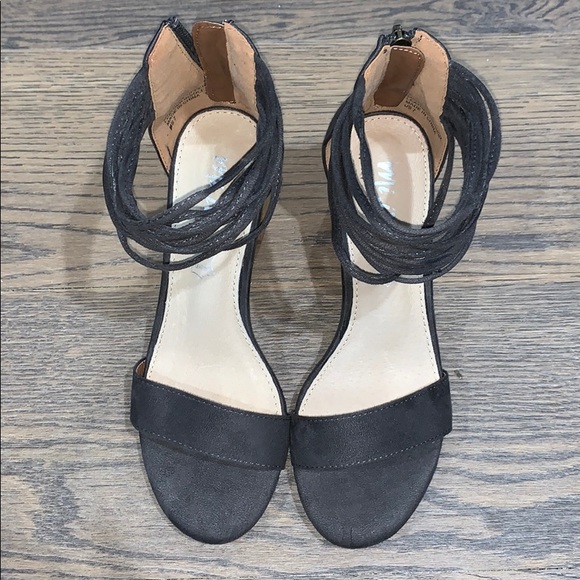 NIB Grey Lenna Sandals by Mi.iM - Picture 2 of 5